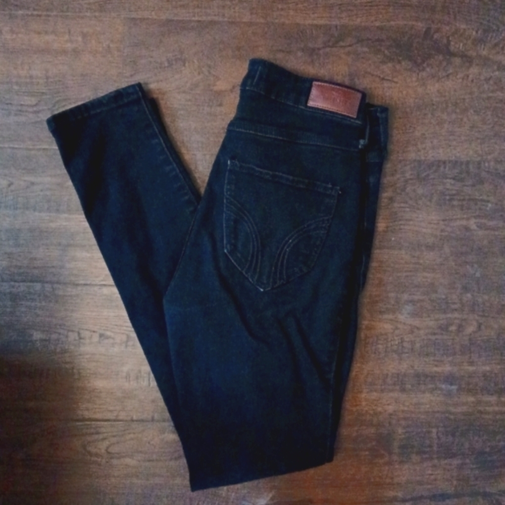 Hollister High-Rise Super Skinny Classic Stretch Black Distressed Jean
